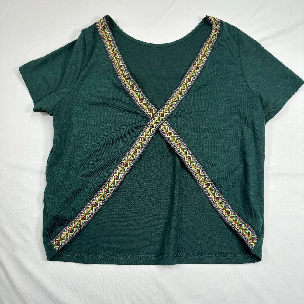 Short Sleeve Top Womens Size S Green Aztec Pattern Open Stomach V Neck